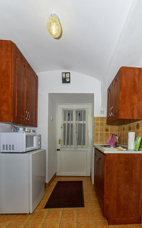 Barokk Vendeghaz Hotel Егер Стая снимка