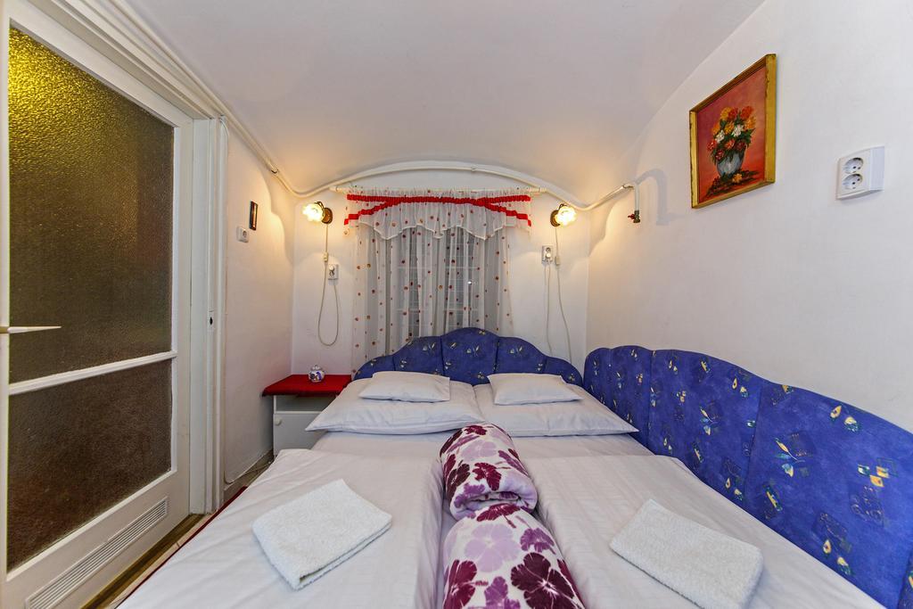 Barokk Vendeghaz Hotel Егер Стая снимка