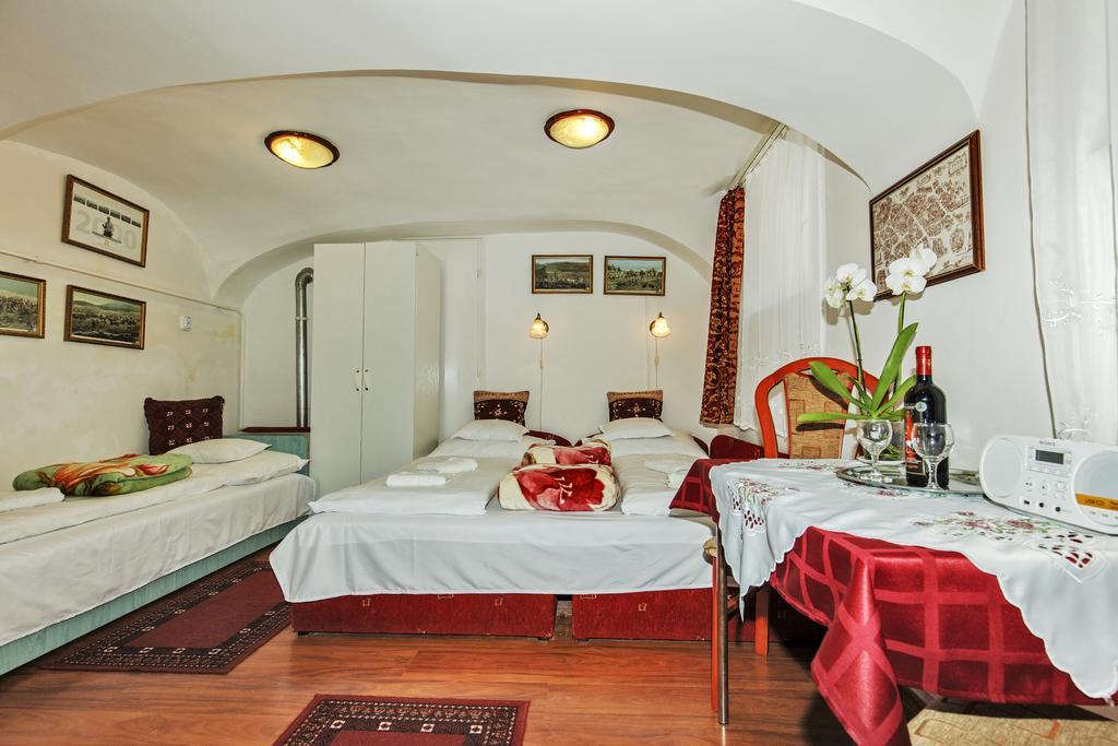 Barokk Vendeghaz Hotel Егер Екстериор снимка