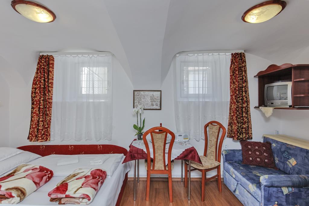 Barokk Vendeghaz Hotel Егер Екстериор снимка
