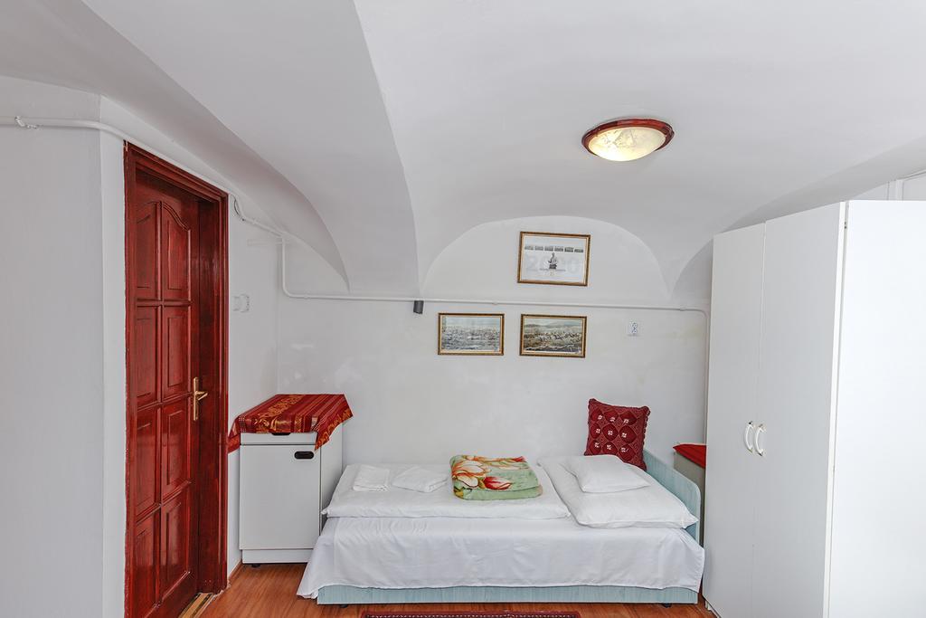 Barokk Vendeghaz Hotel Егер Екстериор снимка