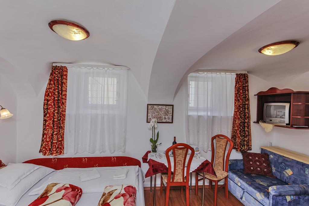 Barokk Vendeghaz Hotel Егер Екстериор снимка