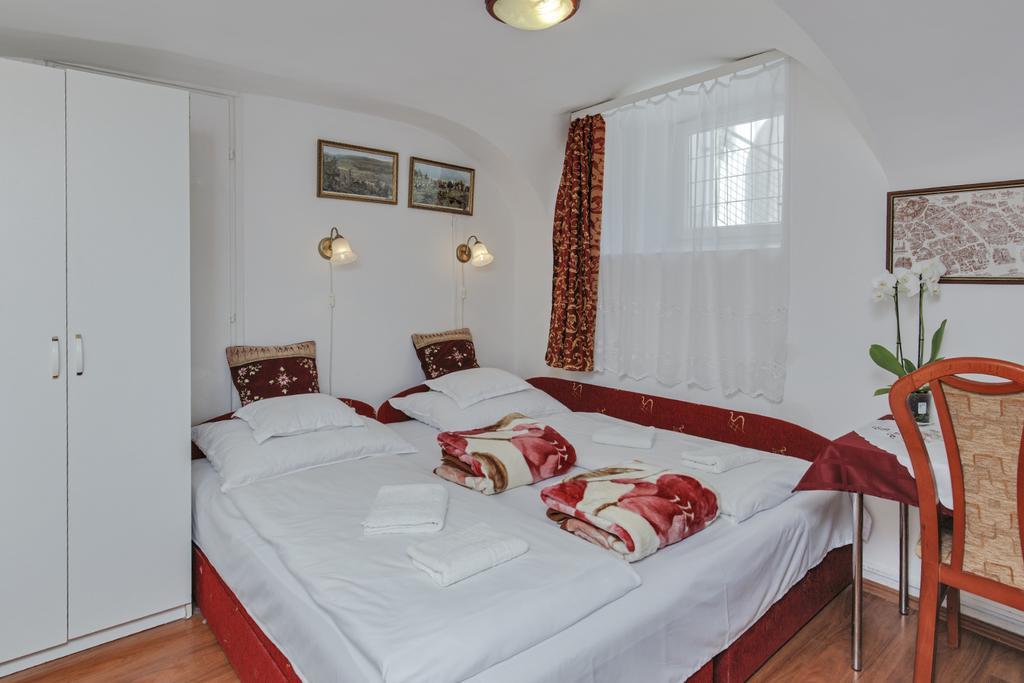Barokk Vendeghaz Hotel Егер Екстериор снимка