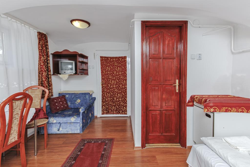 Barokk Vendeghaz Hotel Егер Екстериор снимка