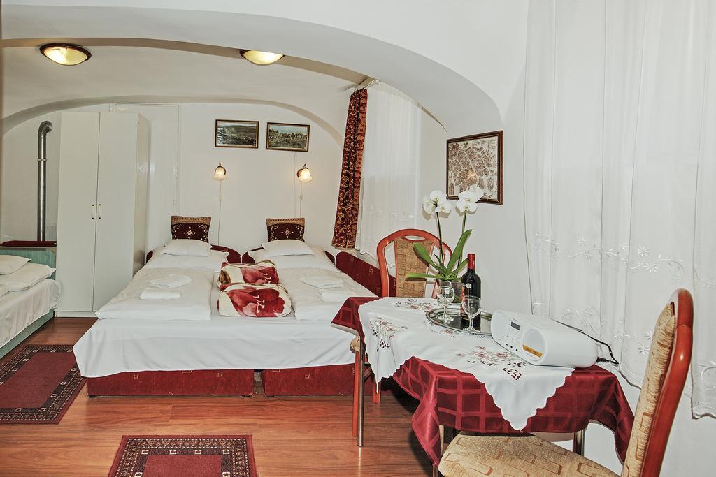 Barokk Vendeghaz Hotel Егер Екстериор снимка