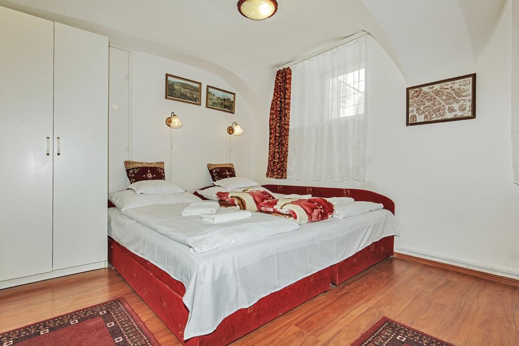 Barokk Vendeghaz Hotel Егер Екстериор снимка
