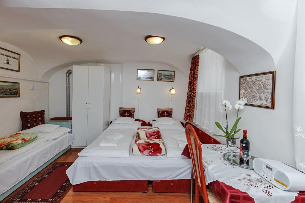 Barokk Vendeghaz Hotel Егер Екстериор снимка