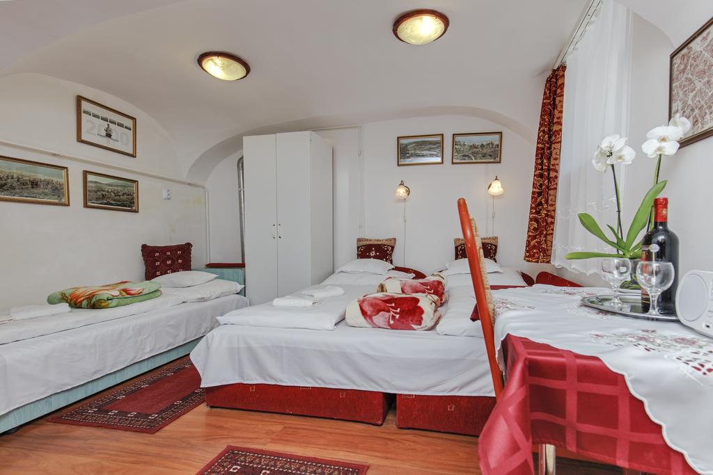 Barokk Vendeghaz Hotel Егер Екстериор снимка