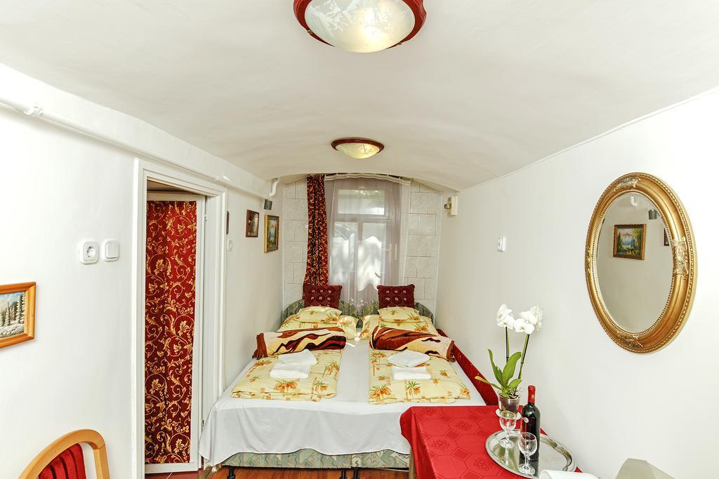 Barokk Vendeghaz Hotel Егер Екстериор снимка