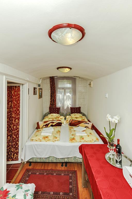Barokk Vendeghaz Hotel Егер Екстериор снимка
